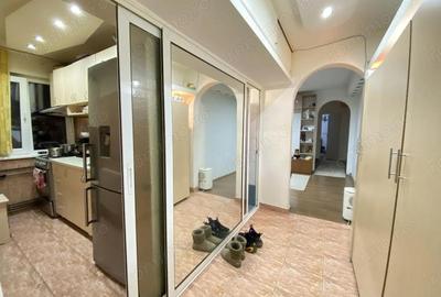 Apartament cu 4 camere semidecomandat, mobilat în Dacia