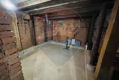 Casă individuală cu 6 camere cu Teren 1624 Mp în Pielești - 10