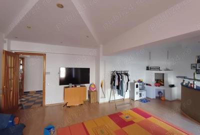 Apartament cu 3 camere decomandat în Central - 1