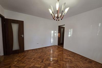 Apartament 3 camere, Nord Complexul Mare, etaj 1 - 1