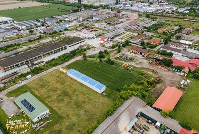 Teren de 4600 mp, în Central