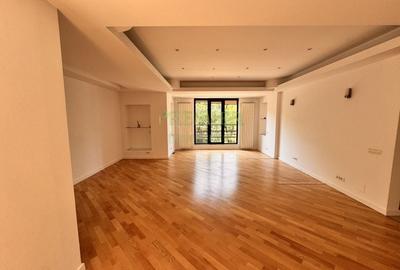 Apartament cu 4 camere în Arcul de Triumf