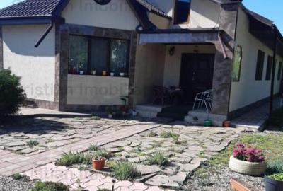 Vila P M 2014, Varsatura 160mp construiti, teren=1000mp - 2