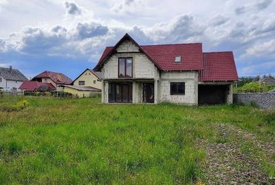 Casă cu 4 camere cu Teren 900 Mp în Central - 3