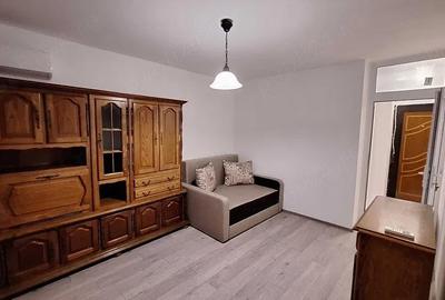 Garsonieră decomandată în UTA