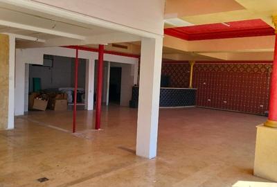 Spațiu comercial, de 340 mp, în Central - 3