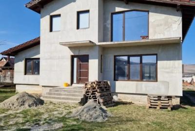 Casă cu 4 camere cu Teren 800 Mp în Central - 15