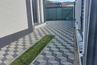 Casa Unirea formata din doua apartamente,cu doua intrari separate. - 16