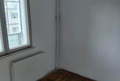 Vând apartament 4 camere Reșița - 11