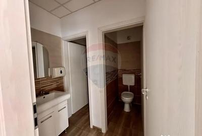 Spațiu comercial, de 220 mp, în Central - 7