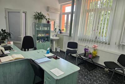 Spațiu comercial, de 40 mp, în Central - 4