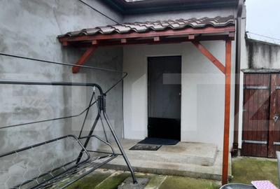 Casa de vanzare, curte comuna, 100 mp, zona Titulescu - 9