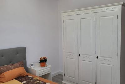Apartament cu 3 camere semidecomandat în Central - 1