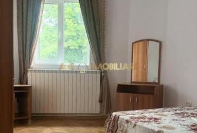 Apartament cu 2 camere decomandat, mobilat în Tei
