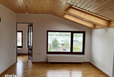 Casă cu 4 camere cu Teren 300 Mp în Central - 2