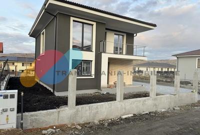 Casă individuală cu 4 camere cu Canalizare în Chinteni - 2