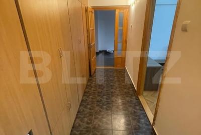 Apartament de vanzare, cu 3 camere, decomandat, 84 mp, zona pasaj Nicolina - 14