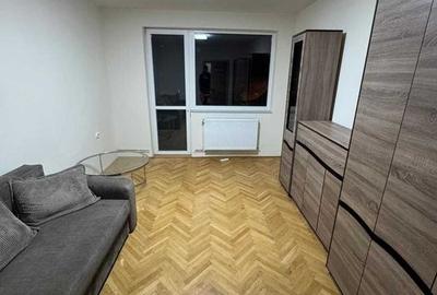 Apartament cu 3 camere decomandat, mobilat în Gruia