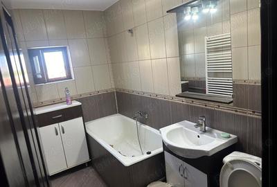 Inchiriez apartament 3 camere (particular ) - 2