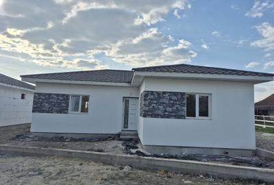 Casă cu 4 camere în Lazuri - 6