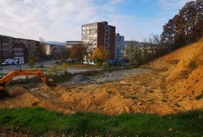 Teren intravilan 2 nivele PUZ spatii comerciale si locativ 1500 respectiv 2000 mp - 11