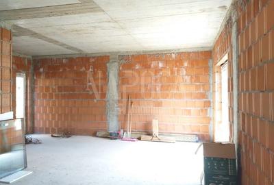 Duplex cu 5 camere cu Canalizare în Iris - 4