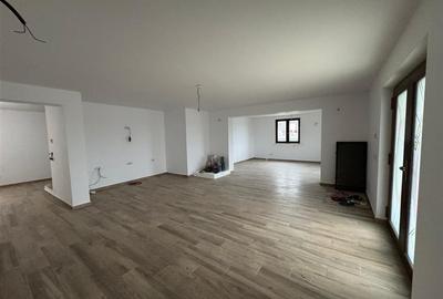 Vila deosebita Parter + Mansarda de vanzare in Odobesti - 14