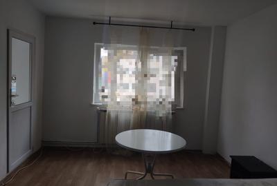 Apartament cu 1 camera, etajul 1/4, zona Nicolina - 2