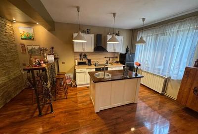 Casă cu Teren 256 Mp în Central - 9