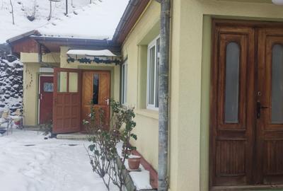 Casa Sacele, pozitionata intr-o zona linistita si buna - 2