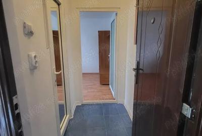 Proprietar vand apartament cu o camera, situat la etajul 3, in fata pie?ei din zona lipovei - 4