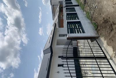 Proprietar vind casa in sabareni - 2