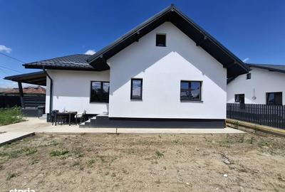 Casă cu 4 camere cu Teren 380 Mp în Hemeiuș - 2