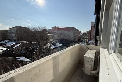 Apartament cu 4 camere semidecomandat în Unirii - 23