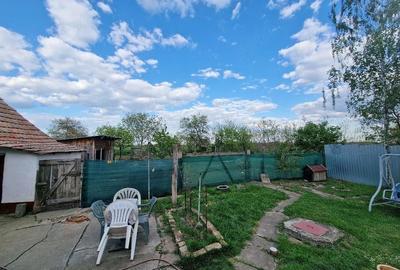 Casă cu 2 camere cu Teren 2700 Mp în Central - 2