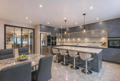 Spațiu comercial, de 470 mp, în Central - 15