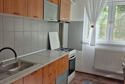 Apartament cu 2 camere semidecomandat, mobilat în Rahova