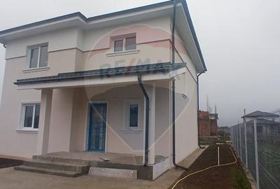 Casa individuala 5 camere de vanzare in Crevedia - 2