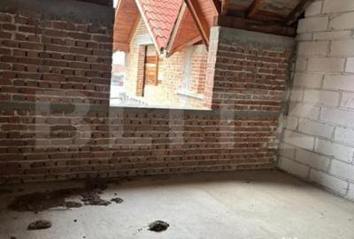 Casă cu 7 camere cu Teren 1400 Mp în Central - 11