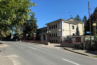 Spațiu comercial, de 3,167 mp, în Central - 7
