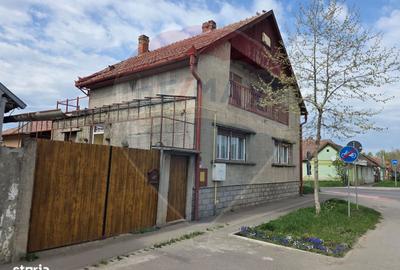 Casă cu 5 camere cu Teren 310 Mp în Central - 2