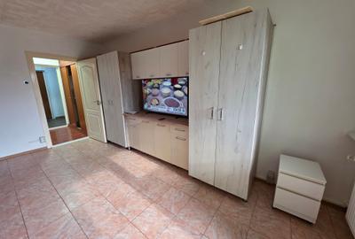 Garsonieră decomandată în Titan - 2