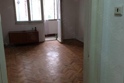 Apartament cu 2 camere decomandat în Micro 4