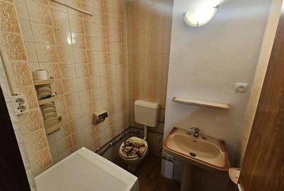 Apartament cu 3 camere decomandat, mobilat în Micro IV - 9