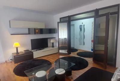 Apartament cu 3 camere semidecomandat, mobilat în Andrei Mureșanu