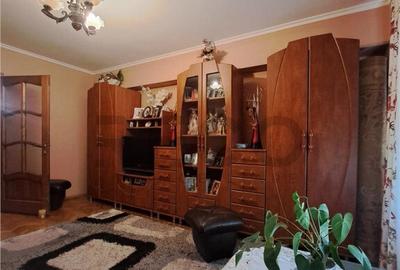 RECO Apartament cu trei camere decomandat - 11