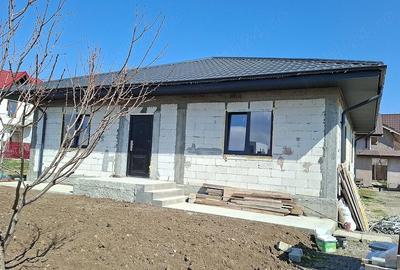 Casă cu Teren 500 Mp în Central - 2