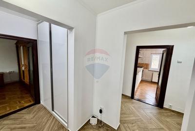 Apartament cu 3 camere decomandat în Central - 18