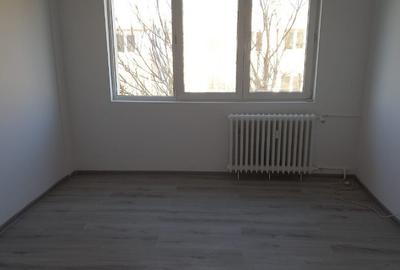 Apartament cu 3 camere decomandat în Berceni - 3