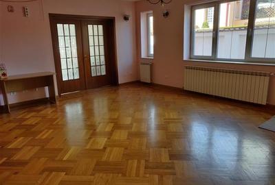 Vila de vanzare pretabila pentru rezidenta/birouri/gradinita - 3